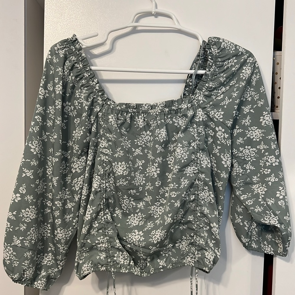 Mid sleeve top